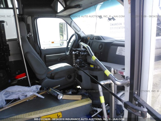 1FDFE45P89DA19891 - 2009 FORD E450 თეთრი ფოტო 5