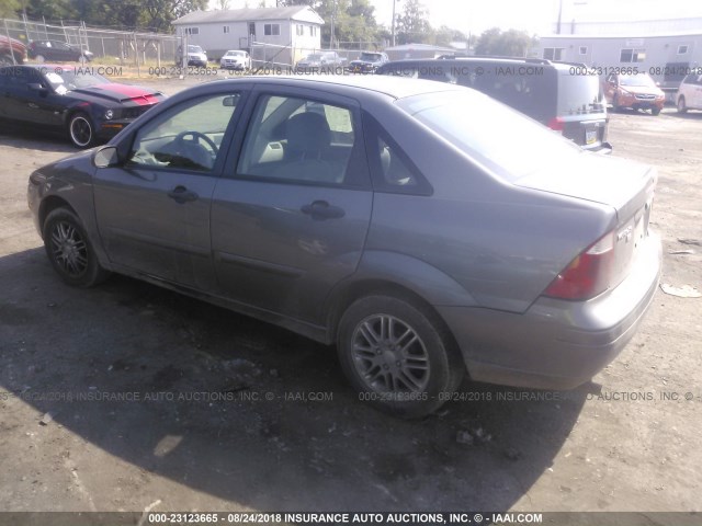 1FAFP34N86W189294 - 2006 FORD FOCUS ZX4 GRAY photo 3