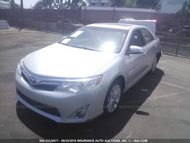 4T1BD1FK5DU080515 - 2013 TOYOTA CAMRY HYBRID/LE/XLE 银色 照片 2