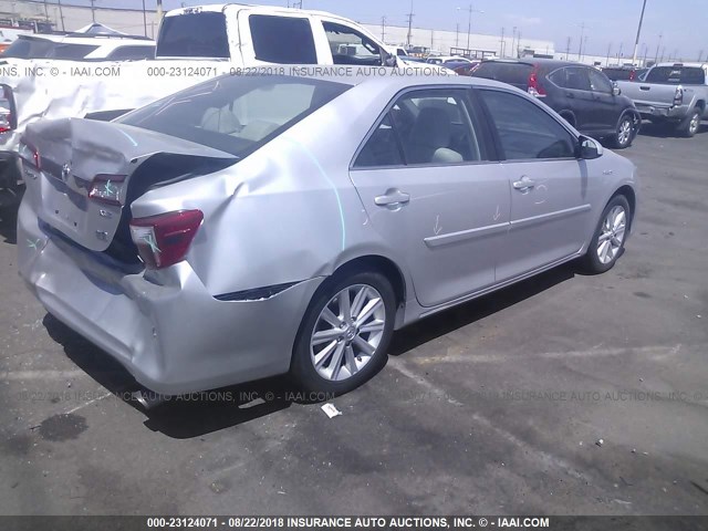 4T1BD1FK5DU080515 - 2013 TOYOTA CAMRY HYBRID/LE/XLE 银色 照片 4
