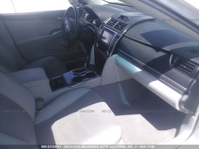 4T1BD1FK5DU080515 - 2013 TOYOTA CAMRY HYBRID/LE/XLE 银色 照片 5