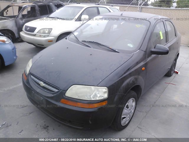 KL1TJ52654B255978 - 2004 CHEVROLET AVEO LS BLACK photo 2