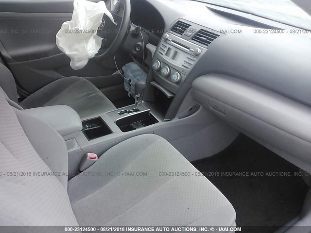 4T4BE46K98R034826 - 2008 TOYOTA CAMRY CE/LE/XLE/SE GRAY photo 5