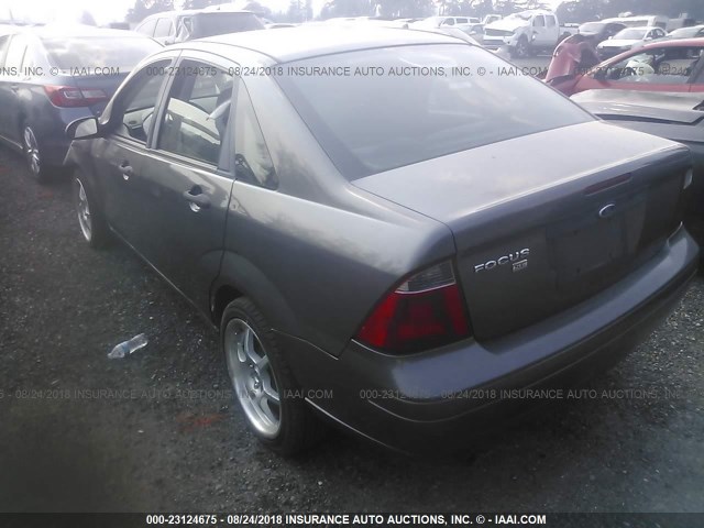 1FAHP34N97W207442 - 2007 FORD FOCUS ZX4/S/SE/SES GRAY photo 3
