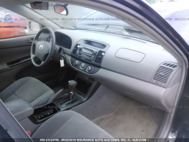 4T1BE32K05U084696 - 2005 TOYOTA CAMRY LE/XLE/SE 黑色 照片 5