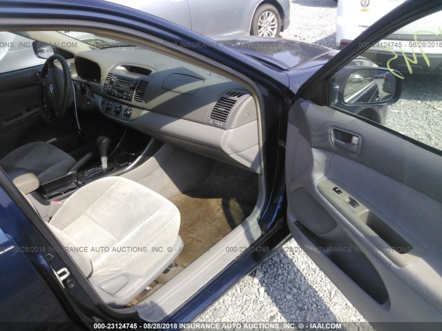 4T1BE32K82U510520 - 2002 TOYOTA CAMRY LE/XLE/SE Mavi foto 5