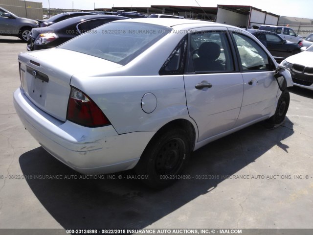 1FAFP34NX7W342193 - 2007 FORD FOCUS ZX4/S/SE/SES 银色 照片 4