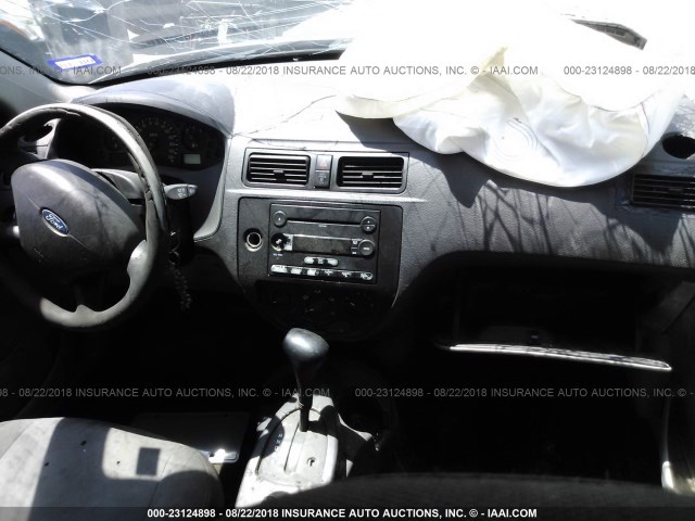 1FAFP34NX7W342193 - 2007 FORD FOCUS ZX4/S/SE/SES 银色 照片 5