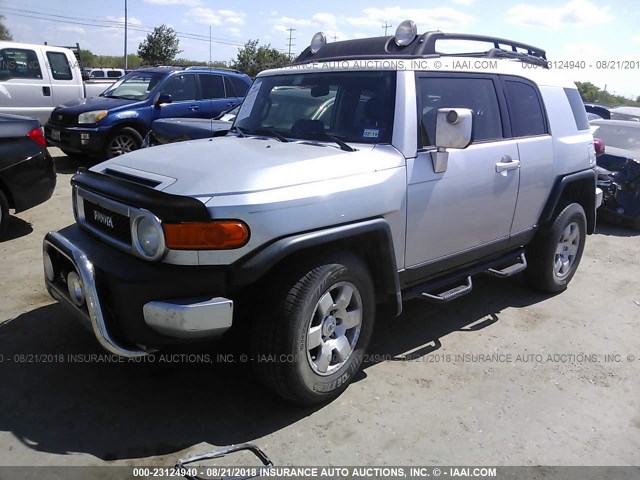 JTEBU11F18K025054 - 2008 TOYOTA FJ CRUISER SILVER photo 2