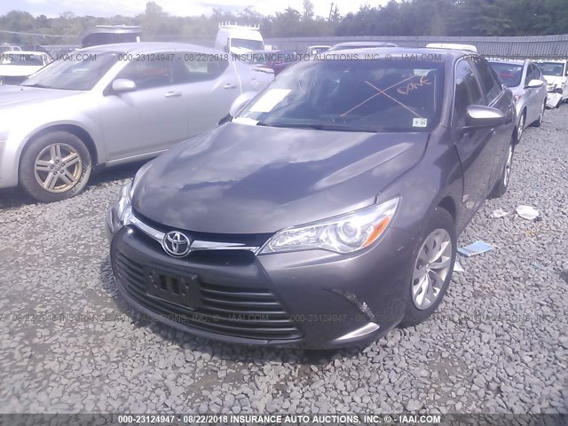 4T1BF1FK7GU531829 - 2016 TOYOTA CAMRY LE/XLE/SE/XSE 灰色 照片 2