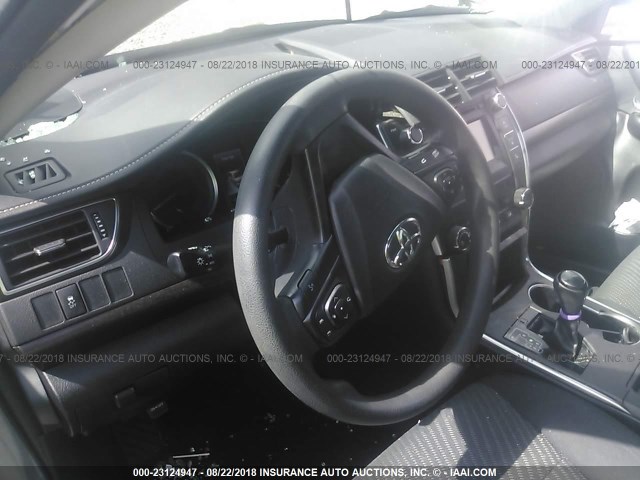4T1BF1FK7GU531829 - 2016 TOYOTA CAMRY LE/XLE/SE/XSE 灰色 照片 5