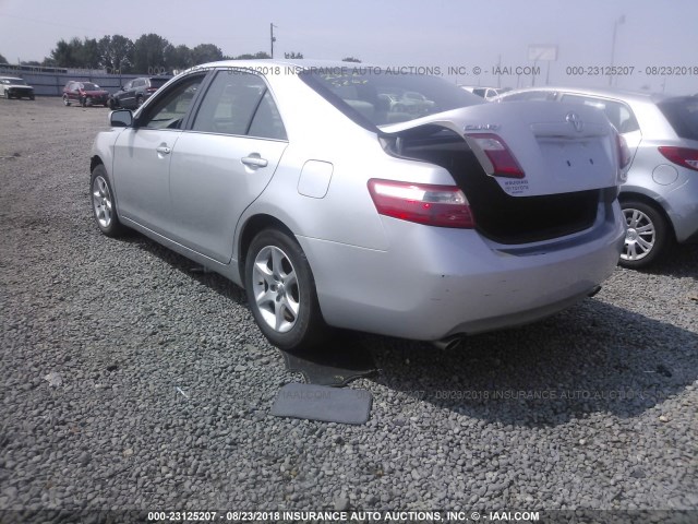 4T1BK46K28U064477 - 2008 TOYOTA CAMRY LE/XLE/SE Күміс фото 3