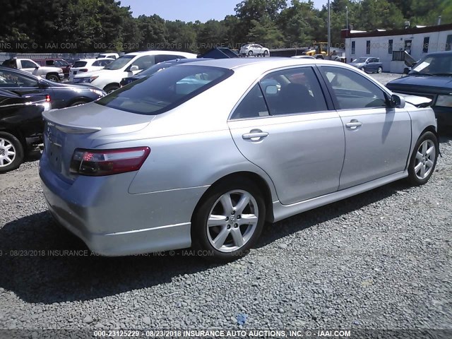 4T1BK46K87U027979 - 2007 TOYOTA CAMRY NEW GENERAT LE/XLE/SE SILVER photo 4