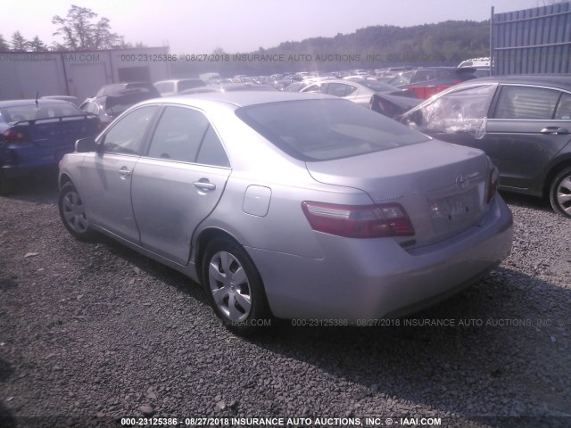 4T1BE46KX7U607063 - 2007 TOYOTA CAMRY NEW GENERAT CE/LE/XLE/SE SILVER photo 3