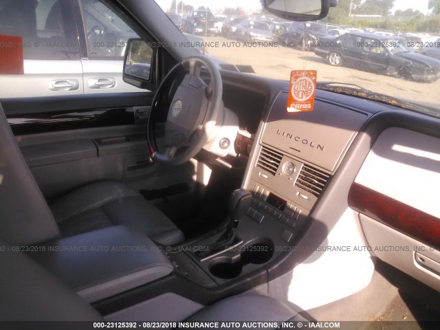 5LMEU88H75ZJ09814 - 2005 LINCOLN AVIATOR 黑色 照片 5
