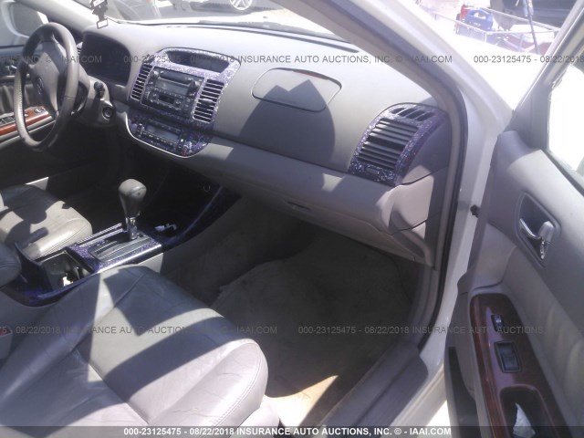 4T1BF30K83U045562 - 2003 TOYOTA CAMRY LE/XLE/SE 白色 照片 5