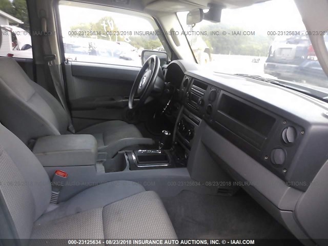 1J8HG48KX7C685928 - 2007 JEEP COMMANDER GRAY photo 5