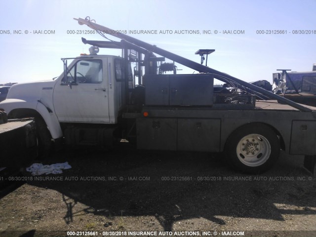 1FDNF70J0WVA26417 - 1998 FORD F700 WHITE photo 3