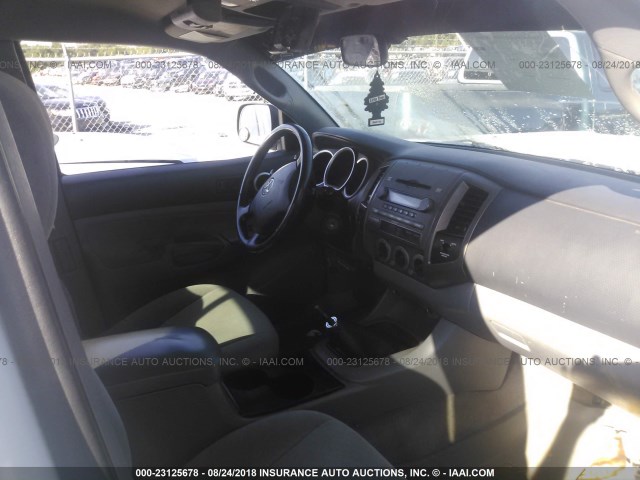 5TEUX42N85Z019108 - 2005 TOYOTA TACOMA ACCESS CAB Weiß Foto 5