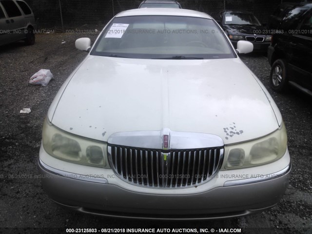 1LNHM82W0YY918637 - 2000 LINCOLN TOWN CAR SIGNATURE WHITE photo 6