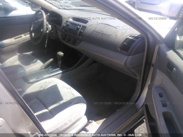 4T1BE32K42U086964 - 2002 TOYOTA CAMRY LE/XLE/SE Сұр фото 5