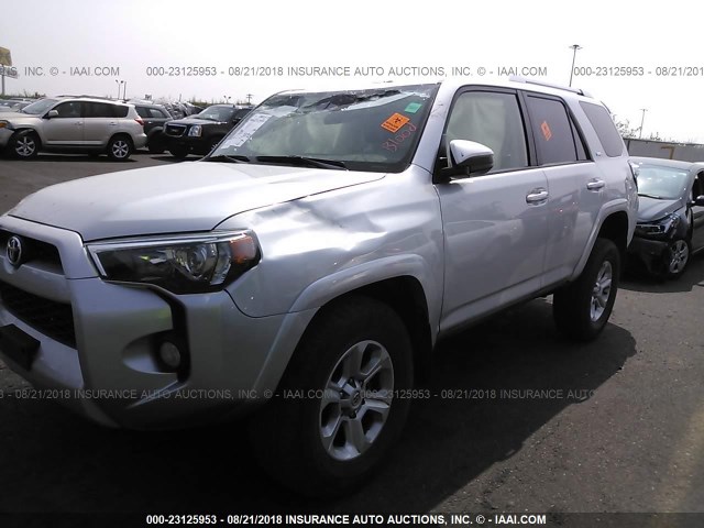JTEBU5JR8H5415052 - 2017 TOYOTA 4RUNNER SR5 PREM/LTDL/TRAIL/TRD SILVER photo 2