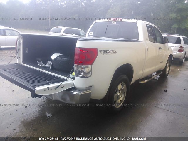 5TFRV541X8X034474 - 2008 TOYOTA TUNDRA DOUBLE CAB/DOUBLE CAB SR5 WHITE photo 4