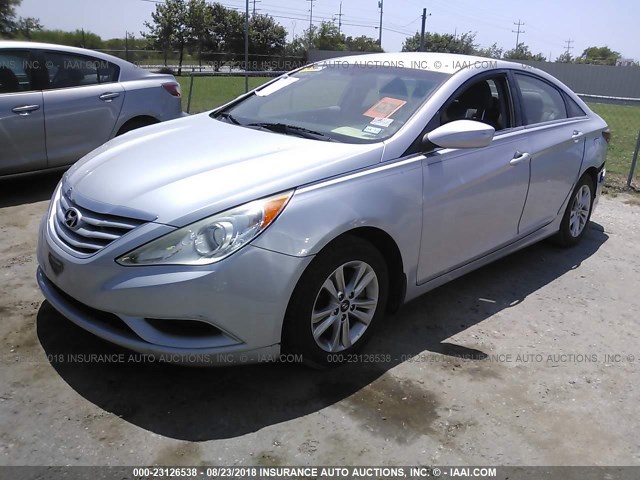 5NPEB4AC7CH497510 - 2012 HYUNDAI SONATA GLS SILVER photo 2