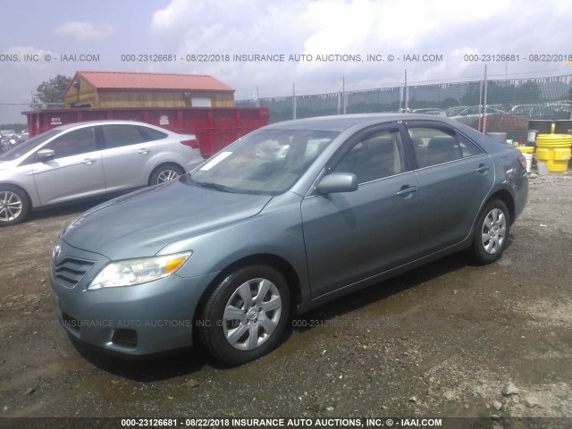 4T4BF3EK4AR019780 - 2010 TOYOTA CAMRY SE/LE/XLE ტურკოუსი ფოტო 2