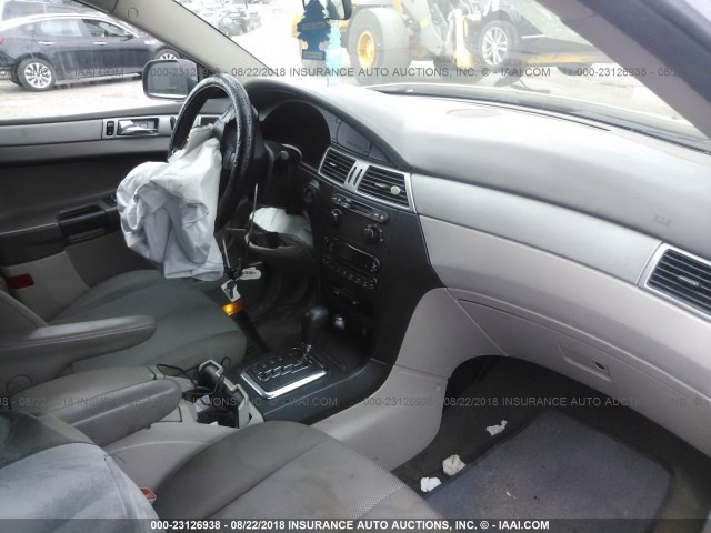 2C4GM48L55R556715 - 2005 CHRYSLER PACIFICA WHITE photo 5