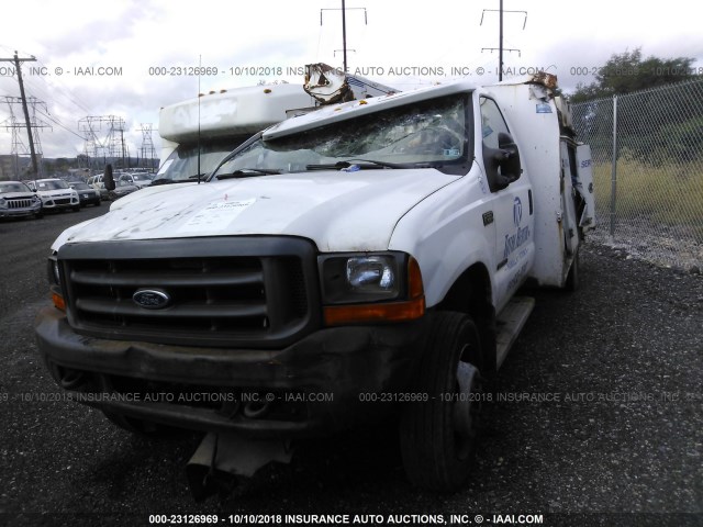 1FDAF56F1XED61774 - 1999 FORD F550 SUPER DUTY WHITE photo 2