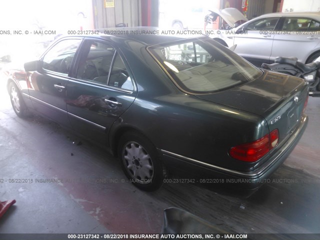 WDBJF55F0VA432598 - 1997 MERCEDES-BENZ E 320 GREEN photo 3