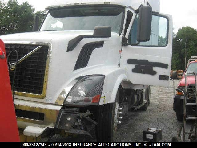 4V4NC9EJ69N279283 - 2009 VOLVO VNL WHITE photo 2