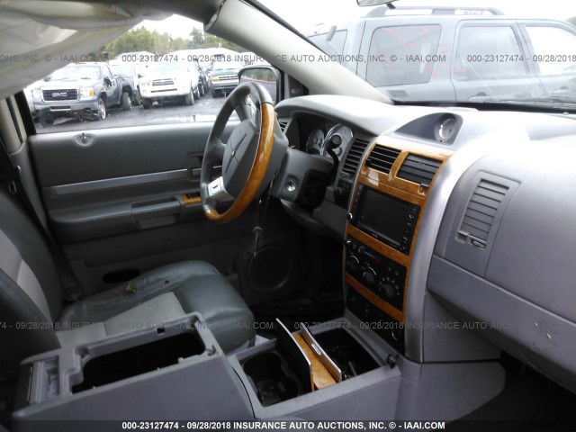 1A8HW58P09F719459 - 2009 CHRYSLER ASPEN LIMITED WHITE photo 5