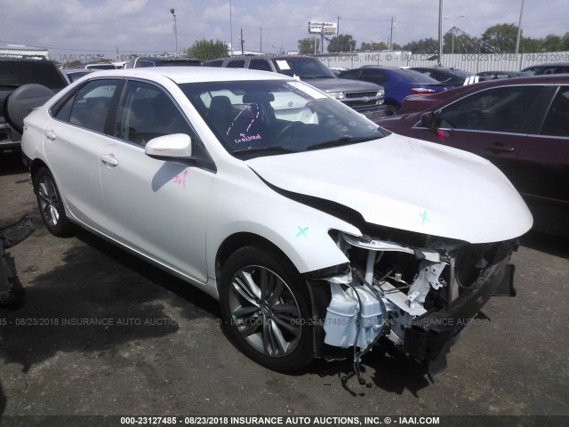 4T1BF1FK7FU058027 - 2015 TOYOTA CAMRY LE/XLE/SE/XSE 白色 照片 1