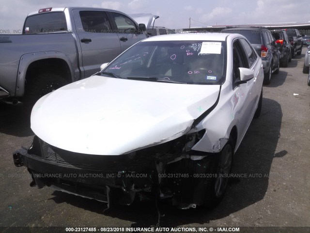 4T1BF1FK7FU058027 - 2015 TOYOTA CAMRY LE/XLE/SE/XSE 白色 照片 2
