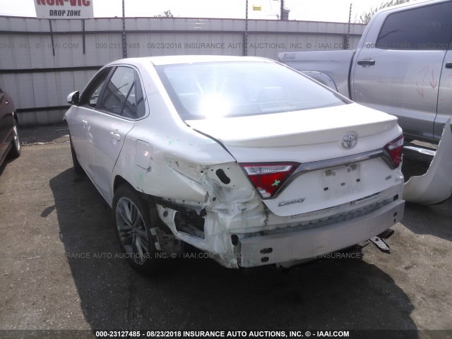 4T1BF1FK7FU058027 - 2015 TOYOTA CAMRY LE/XLE/SE/XSE 白色 照片 3