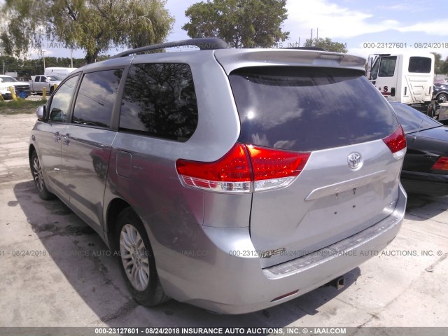 5TDYK3DC6DS331087 - 2013 TOYOTA SIENNA XLE/LIMITED SILVER photo 3