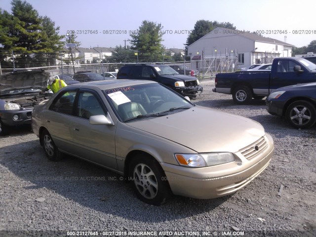 4T1BF28K1WU059788 - 1998 TOYOTA CAMRY CE/LE/XLE TAN photo 1