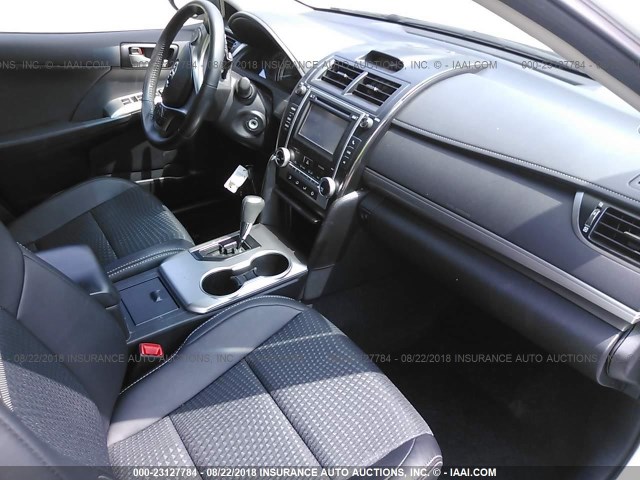 4T1BF1FK8DU246388 - 2013 TOYOTA CAMRY L/SE/LE/XLE 白色 照片 5