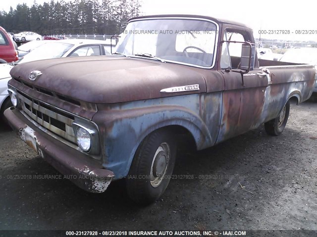 DF10CP180155 - 1961 FORD F100 BLUE photo 2