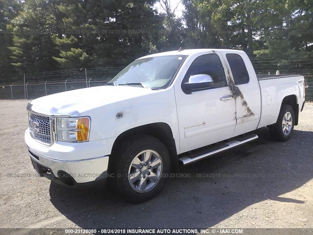 1GTR2VE3XBZ436046 - 2011 GMC SIERRA K1500 SLE WHITE photo 2