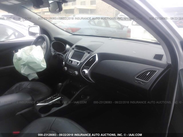 KM8JU3AC9DU637658 - 2013 HYUNDAI TUCSON GLS/LIMITED SILVER photo 5