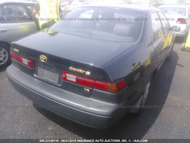 4T1BF28K0WU055263 - 1998 TOYOTA CAMRY CE/LE/XLE 黑色 照片 4