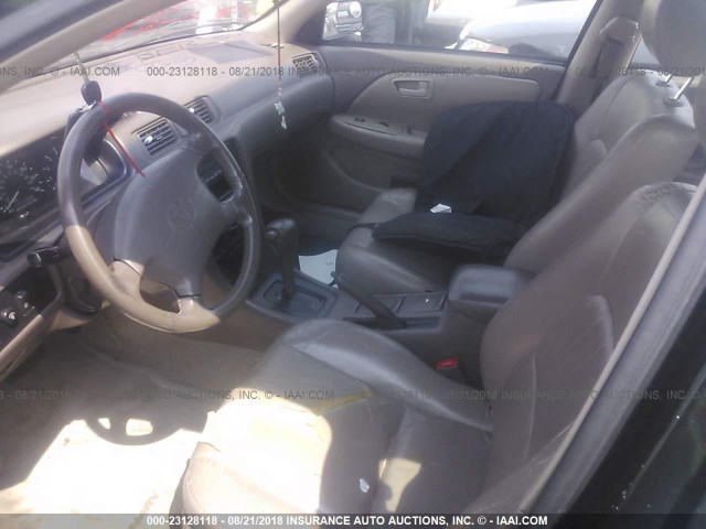 4T1BF28K0WU055263 - 1998 TOYOTA CAMRY CE/LE/XLE 黑色 照片 5