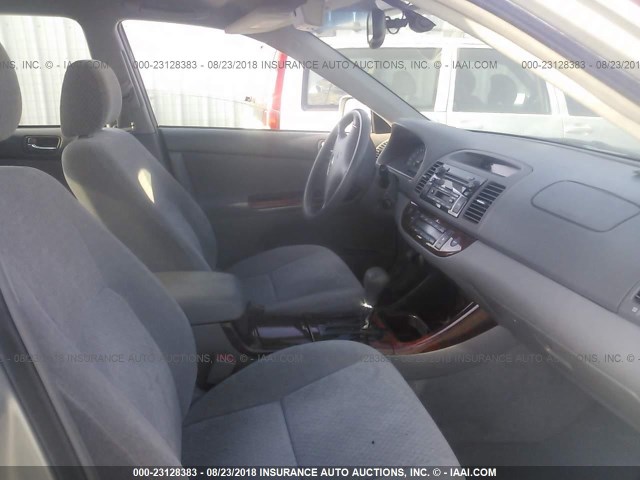 4T1BE30K53U748524 - 2003 TOYOTA CAMRY LE/XLE/SE 银色 照片 5
