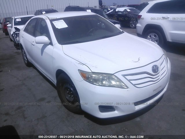 4T4BF3EK3BR120469 - 2011 TOYOTA CAMRY SE/LE/XLE 白色 照片 1
