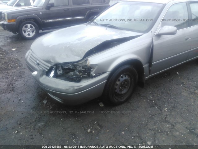 JT2BG22K0W0188700 - 1998 TOYOTA CAMRY CE/LE/XLE 棕色 照片 6