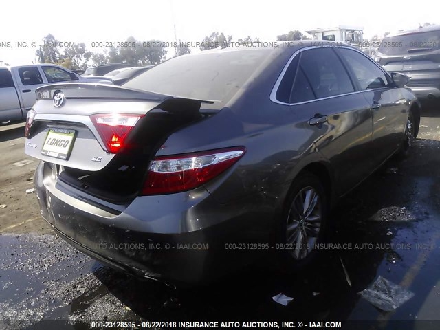 4T1BF1FK6FU477180 - 2015 TOYOTA CAMRY LE/XLE/SE/XSE 灰色 照片 4