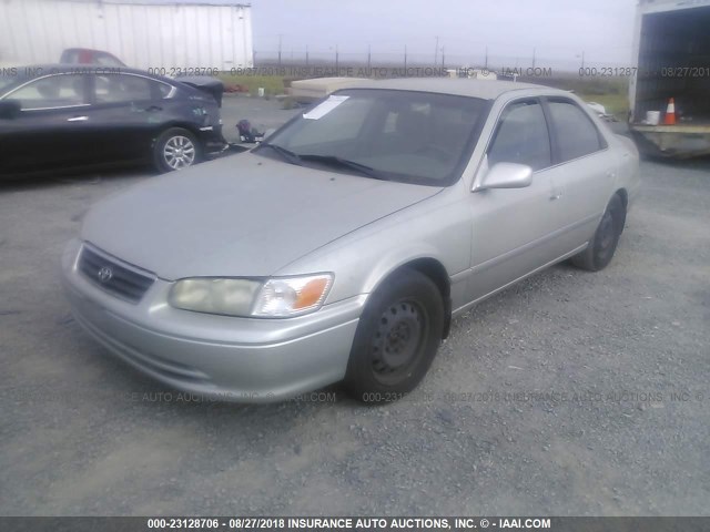JT2BG22K810577724 - 2001 TOYOTA CAMRY CE/LE/XLE 银色 照片 2